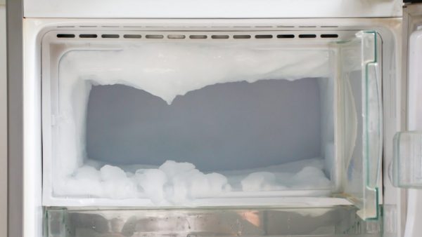 Лёд в морозильной камере