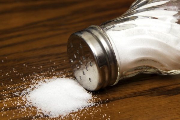 Соль и солонка
