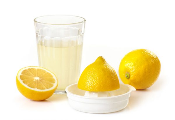 Лимонный сок и лимоны