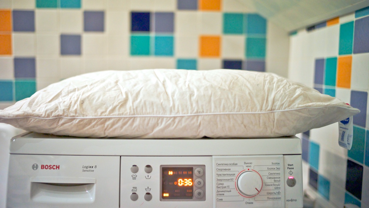 Как постирать подушку из пера в стиральной машинке